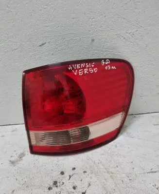 Toyota Avensis Verso Rear/tail lights