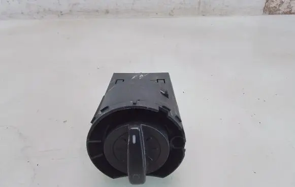 Skoda Fabia Mk1 (6Y) Light switch