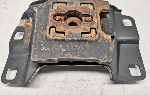 Volvo V50 Engine mount bracket 4N517M121 5M517M121
