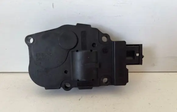 Nissan Navara D40 Air flap motor/actuator TFB330 04012010