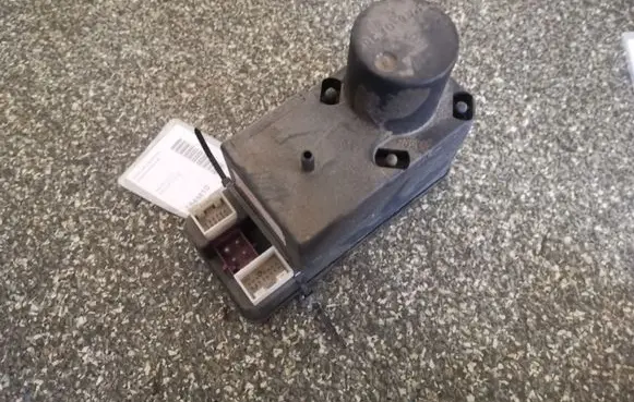 Audi A4 S4 B5 8D Central locking vacuum pump 4A0862257J