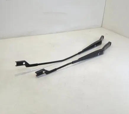 Volkswagen Golf VII Front wiper blade arm