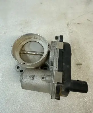 Audi A3 8Y Engine shut-off valve 04E133062T