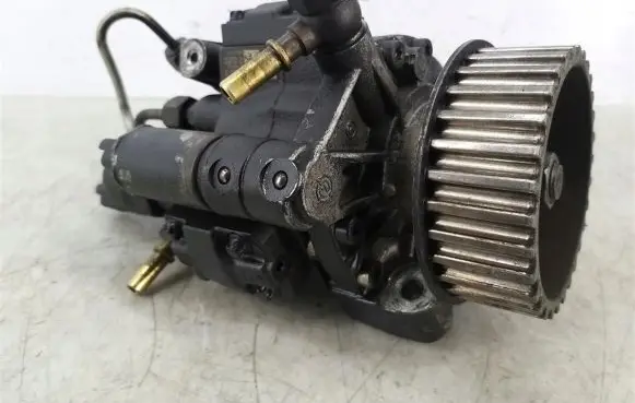 Renault Megane II Fuel injection high pressure pump 8200821184
