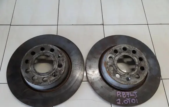 Volkswagen PASSAT B7 Rear brake disc