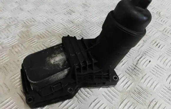 Mini Cooper Countryman R60 Oil filter mounting bracket 70377354 8507626
