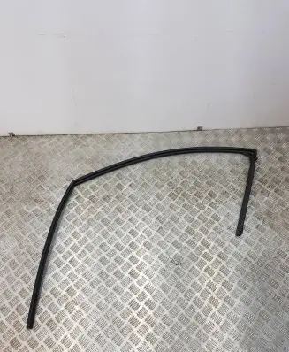 Mitsubishi L200 Rubber seal front door window/glass 