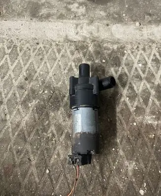 Mercedes-Benz C W202 Water pump 2028301214 0018351304