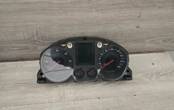 Volkswagen PASSAT B6 Speedometer (instrument cluster) 3C0920871