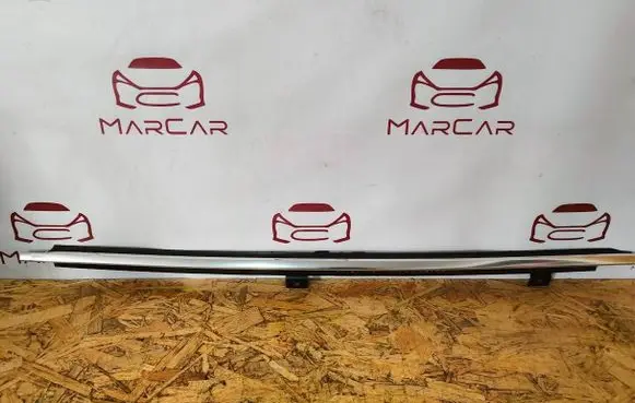 Volkswagen New Beetle Front door glass trim molding 1Y0853955C