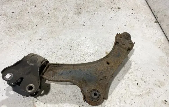 Volvo V70 Front lower control arm/wishbone