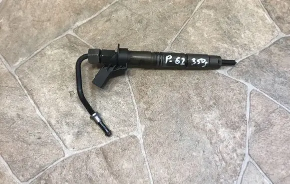 Mercedes-Benz ML W164 Fuel injector A642070