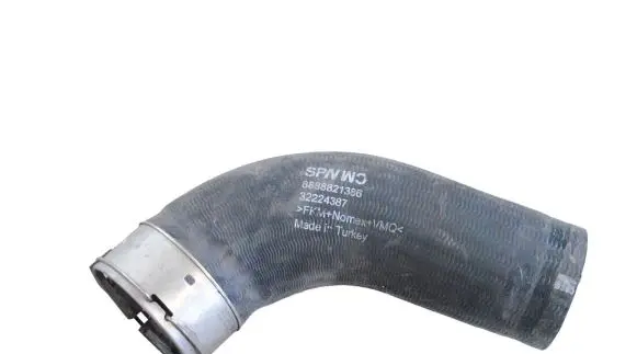 Volvo XC40 Intercooler hose/pipe 32224387