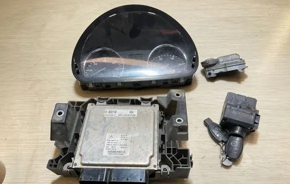 Mercedes-Benz Sprinter W906 Engine ECU kit and lock set A6519000700 28381077 A6519010600