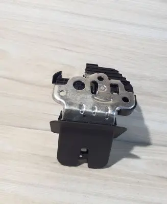 Audi A1 Tailgate/trunk/boot lock/catch/latch 8R0827505
