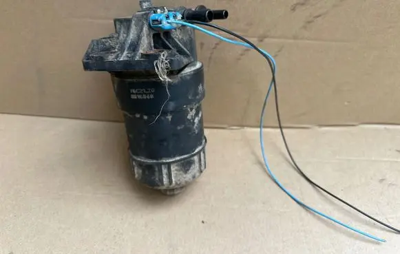 Volvo XC70 Fuel filter housing 8616848