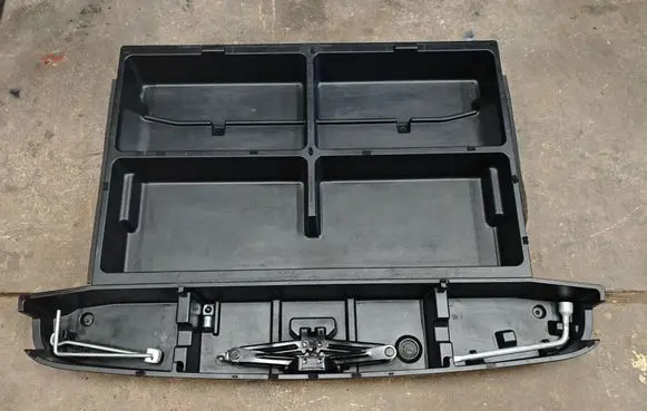 Toyota Corolla Verso AR10 Tool box 649910F010