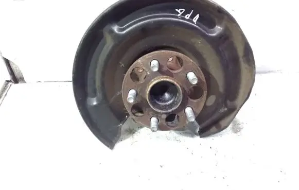 Lexus CT 200H Rear wheel hub spindle/knuckle 