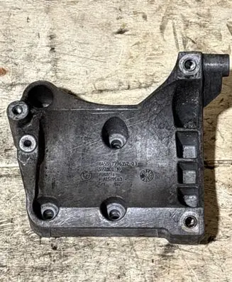 BMW 3 E90 E91 A/C compressor mount bracket 7796352 64557796352