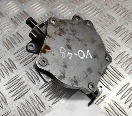 Volkswagen Golf V Vacuum pump 06D145100E