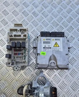 Mitsubishi Pajero Engine ECU kit and lock set 2758004685 1860A699 27800-4685