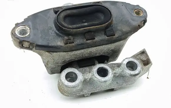 Chevrolet Trax Engine mount bracket 573AY7000 IH5000662