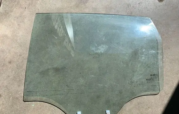 Opel Antara Rear door window glass 43R000382 DOT748AS2M352