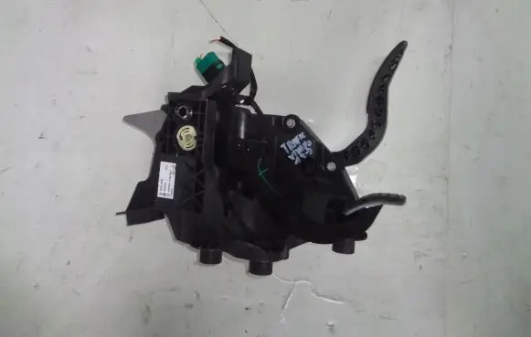 Opel Vivaro Accelerator throttle pedal 465017463R