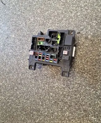Peugeot 4007 Fuse module 8637A319