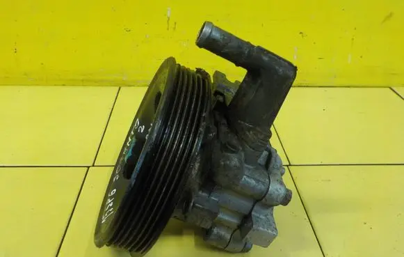 KIA Sorento Power steering pump 15SP6