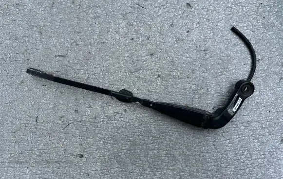Nissan Patrol Y61 Rear wiper blade arm 28780VB000