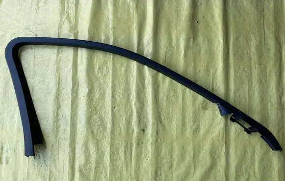 Mercedes-Benz C AMG W204 Front door window/glass frame A2047250171