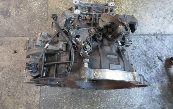KIA Carens III Manual 5 speed gearbox GMAUTO4574097