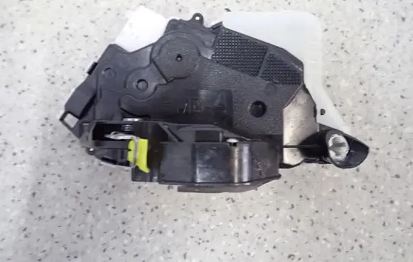 Toyota Yaris Rear door lock