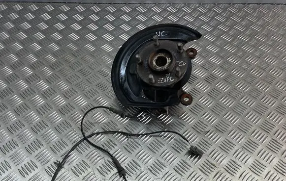 Nissan Juke I F15 Front wheel hub spindle knuckle 