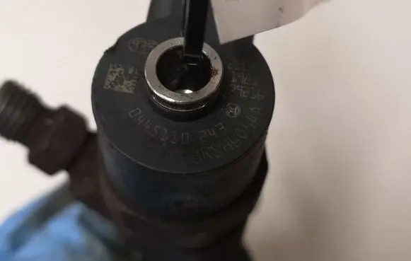 Opel Vectra C Fuel injector 0445110243
