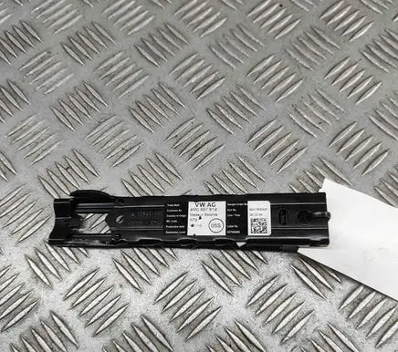 Audi Q7 4M Seat belt height adjuster 4M0857819