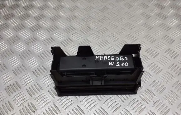 Mercedes-Benz E W210 CD/DVD changer 2106830091