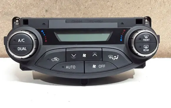 Toyota Yaris Climate control unit 559000D780