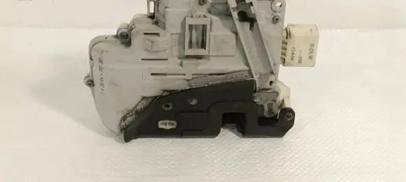 Audi A3 S3 A3 Sportback 8P Front door lock 4F1837015