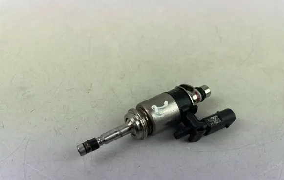 Seat Ateca Fuel injector 04E906036AD
