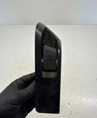 Toyota Yaris Fuel tank opening switch 