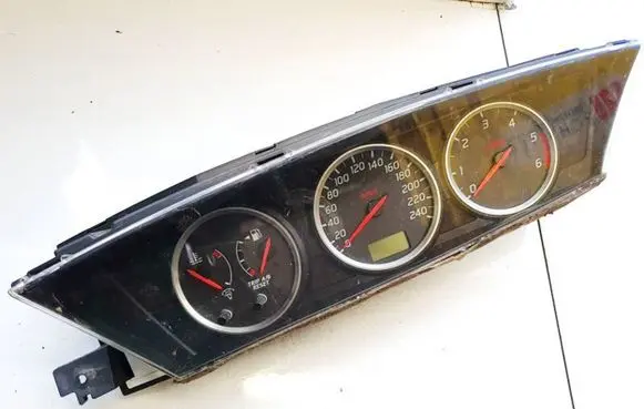 Nissan Primera Speedometer (instrument cluster) av619 2232355