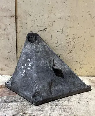 BMW 3 E46 Engine mounting bracket 6750107 22116750107