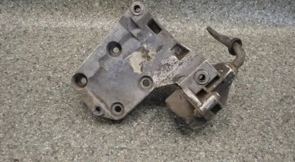 BMW 3 E36 A/C compressor mount bracket 7786194