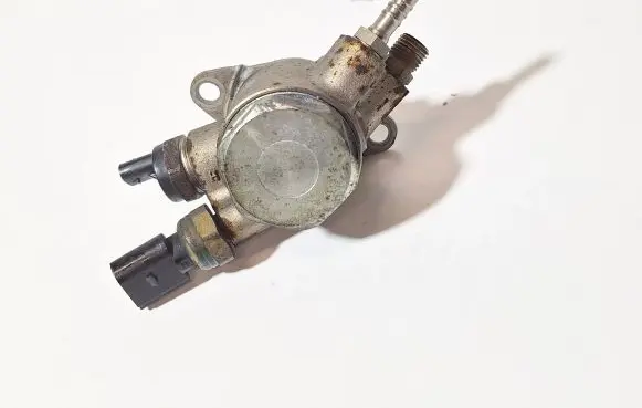 Audi A5 8T 8F Fuel injection high pressure pump 06E127025M 06E025M HFS034101A