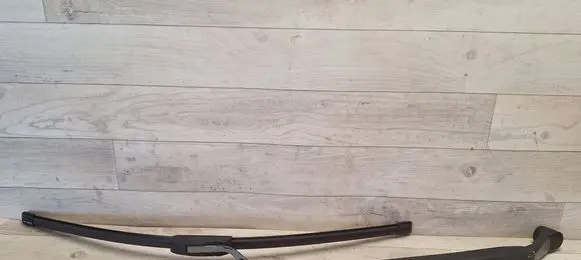 Toyota Corolla Verso E121 Front wiper blade arm 