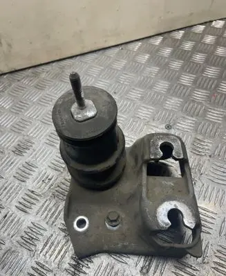 Subaru Legacy Engine mount bracket
