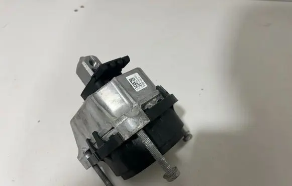 Engine mount bracket