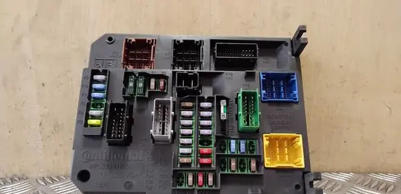 Peugeot 508 Fuse module 9665547580
